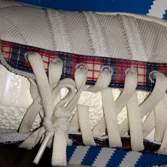 Addidas superstars with box and sale price at outlet on it for 80 I paid. Worn 4 - Picture 4 of 5